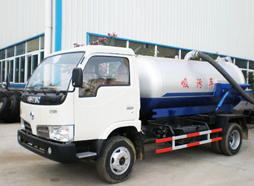 真空吸污车