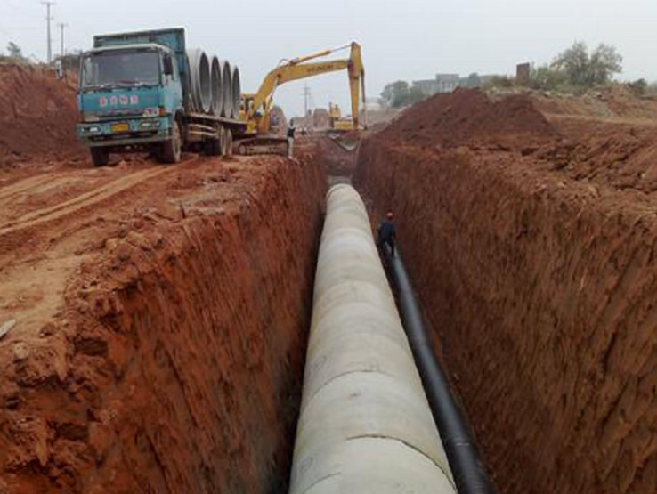 铺设雨水管道